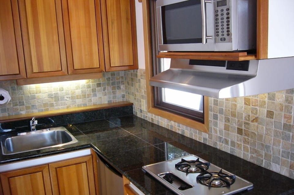 Cedarbrook Cottage | Private kitchen | Coffee/tea maker, fridge, microwave, stovetop