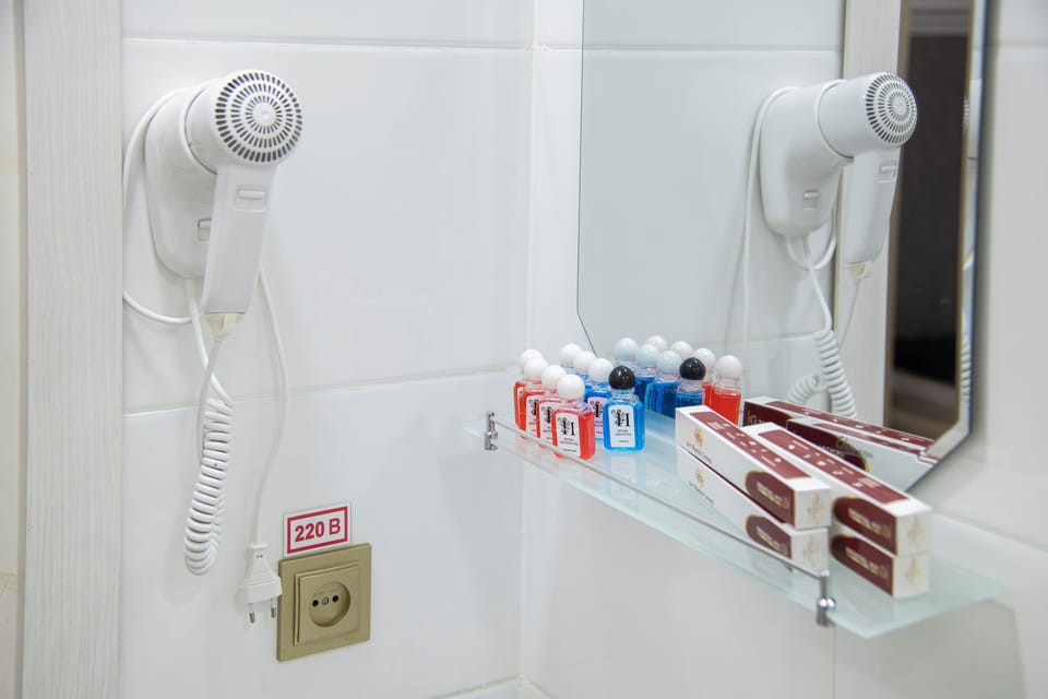 Standard Quadruple Room | Bathroom | Towels, soap, shampoo, toilet paper