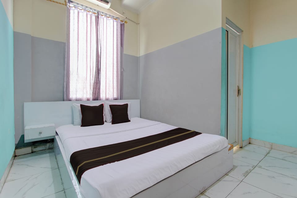 Standard Double Room | Free WiFi, bed sheets