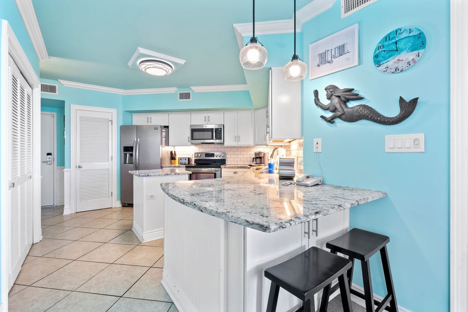 Signature Condo, 3 Bedrooms, Balcony, Beach View | Private kitchen | Fridge, microwave, oven, stovetop