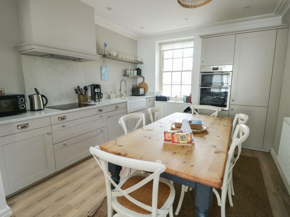 Fridge, microwave, dishwasher, cookware/dishes/utensils