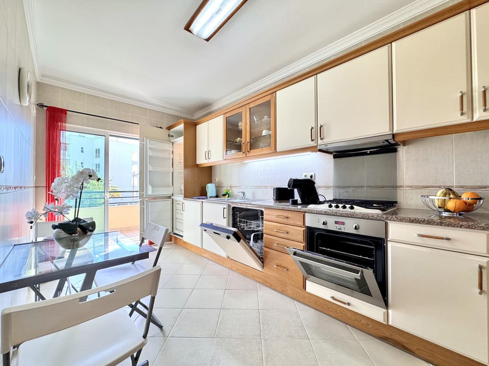 Microwave, oven, dishwasher, coffee/tea maker