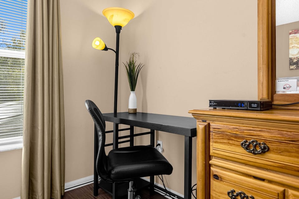 House | 6 bedrooms, desk, Internet