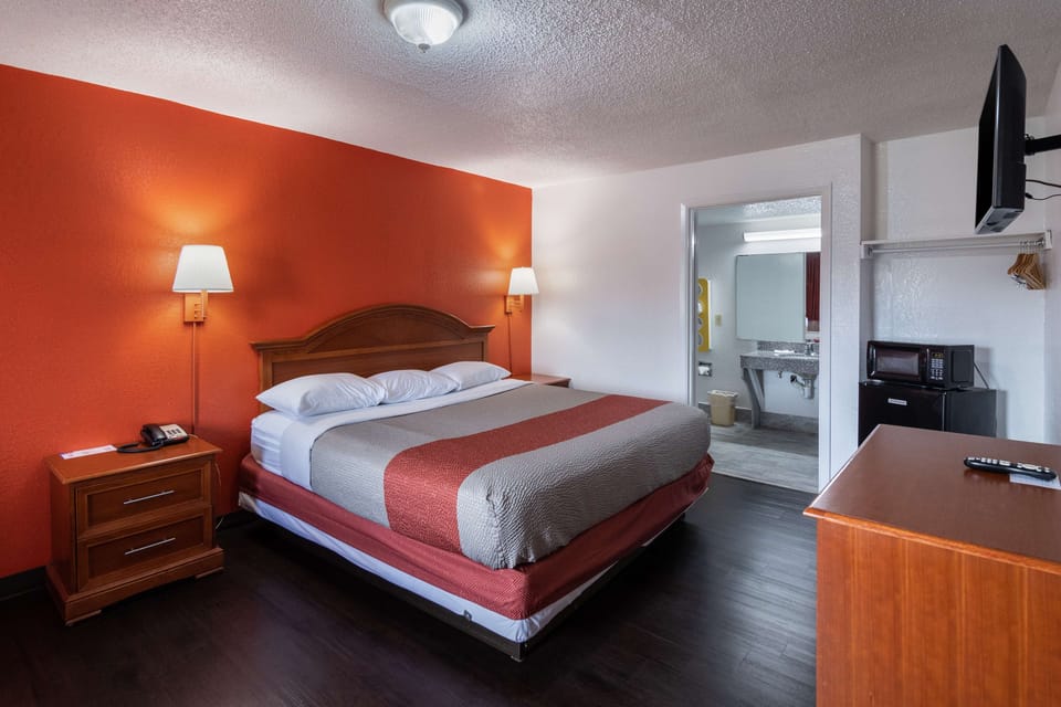 Desk, iron/ironing board, free WiFi, bed sheets