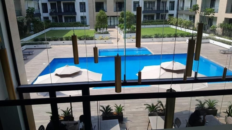 2 outdoor pools