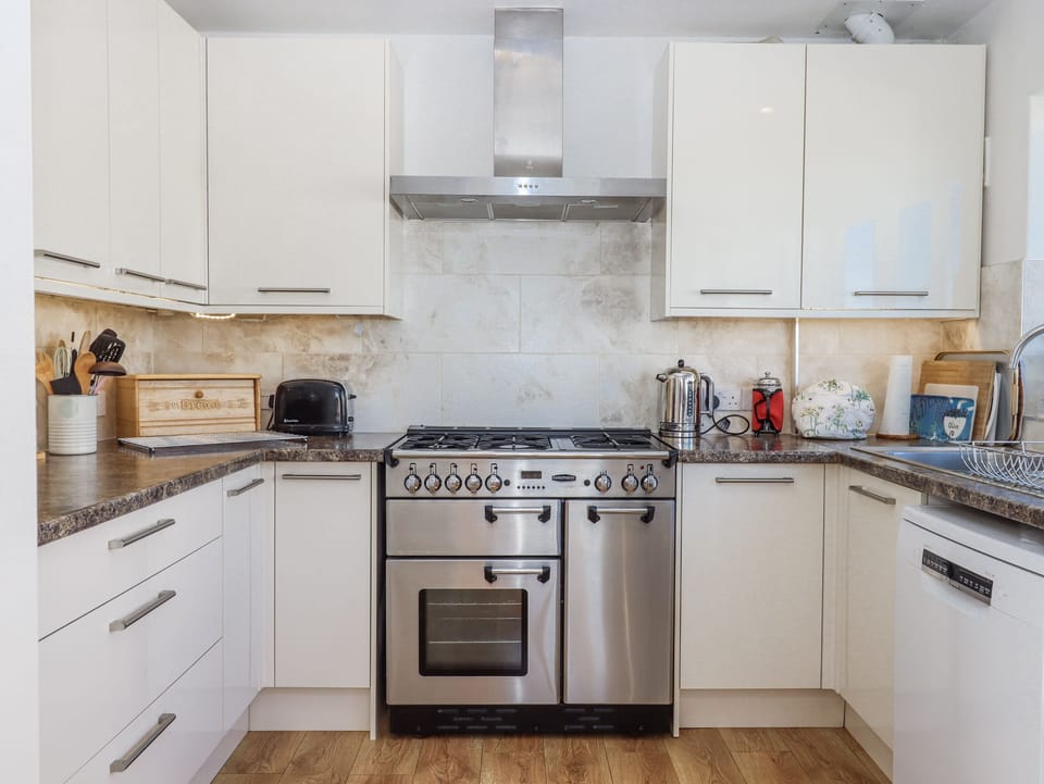Dishwasher, cookware/dishes/utensils