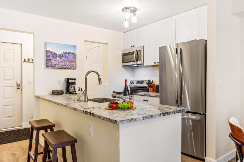Condo, 2 Bedrooms | Private kitchen | Fridge, oven, coffee/tea maker, toaster