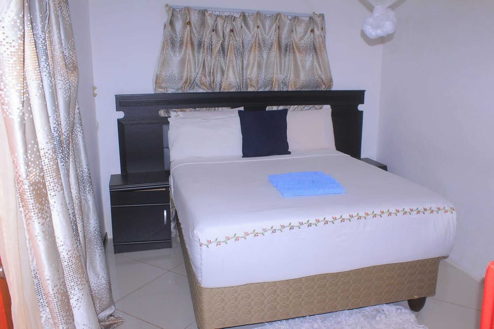 Executive Apartment, 1 Bedroom | Desk, laptop workspace, soundproofing, iron/ironing board