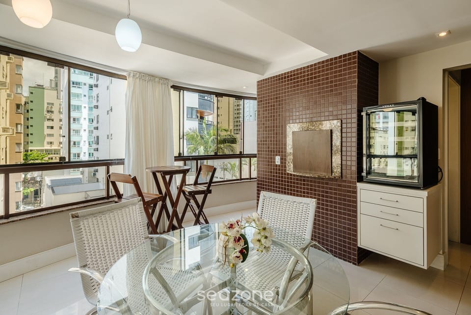 Basic Apartment | Dining