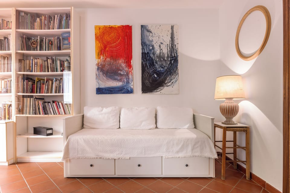 Apartment, Garden View | Living area | 32-inch flat-screen TV with cable channels