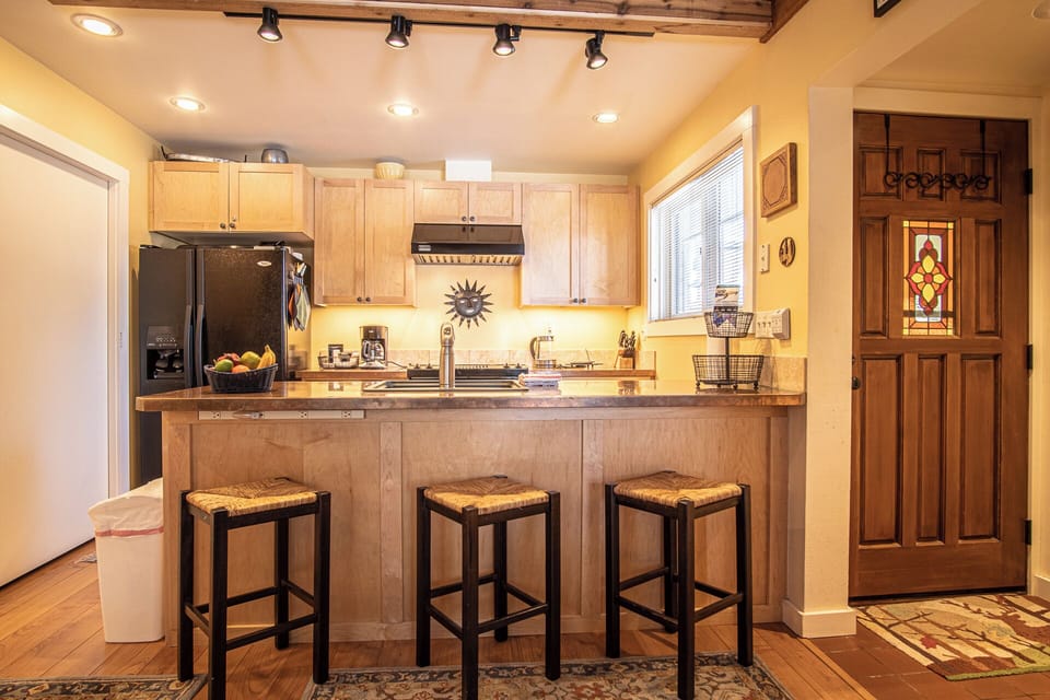 Condo, Multiple Beds, Balcony, Mountain View (Bluff Condo 4026) | Private kitchen | Dining tables