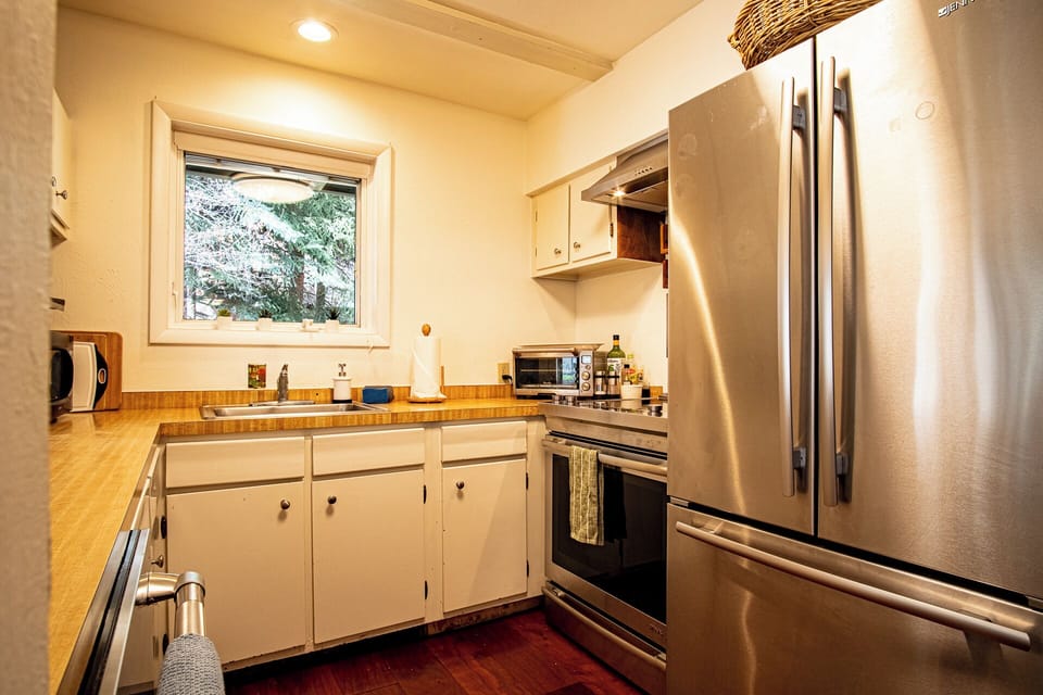Condo, Multiple Beds, Patio, Mountain View (Skiway 174) | Private kitchen | Dining tables