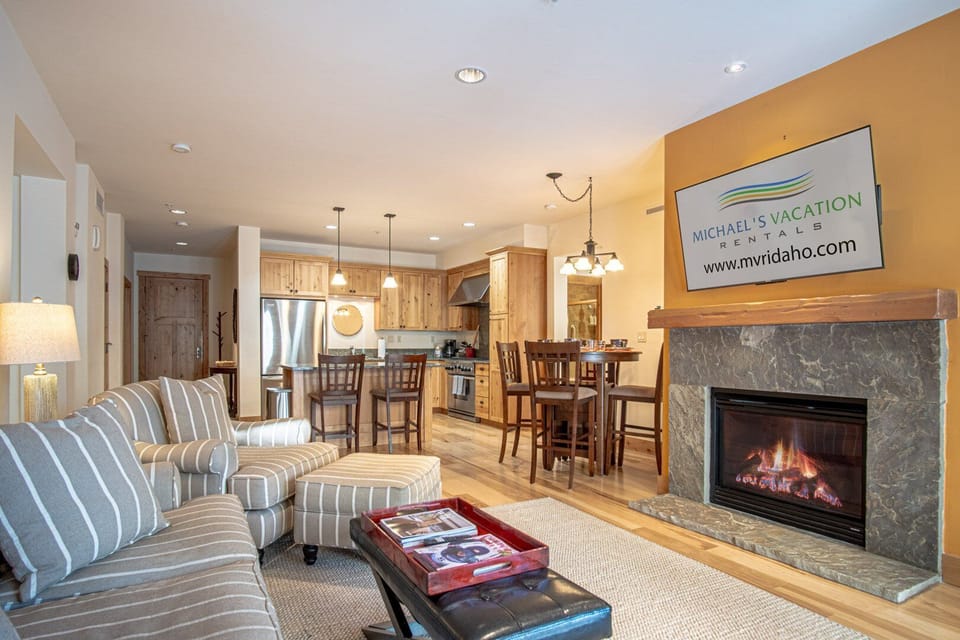 Condo, Multiple Beds, Patio, Mountain View (Elkhorn Springs Sanctuary) | Living area | 42-inch flat-screen TV with digital channels