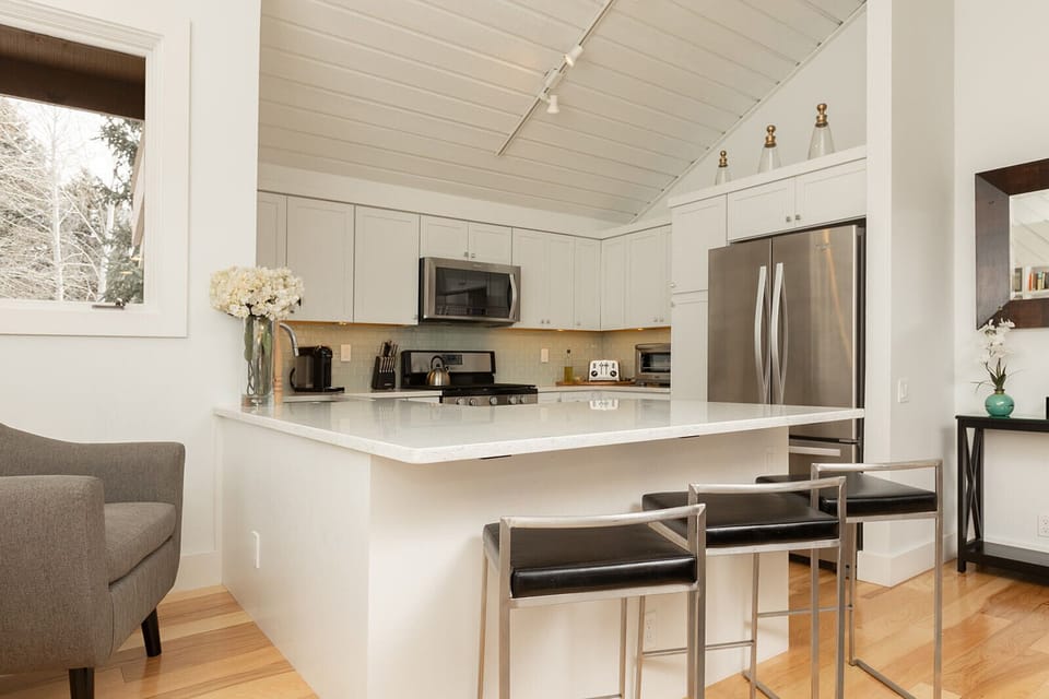 Condo, Multiple Beds, Patio, Mountain View (Sunburst 83) | Private kitchen | Dining table