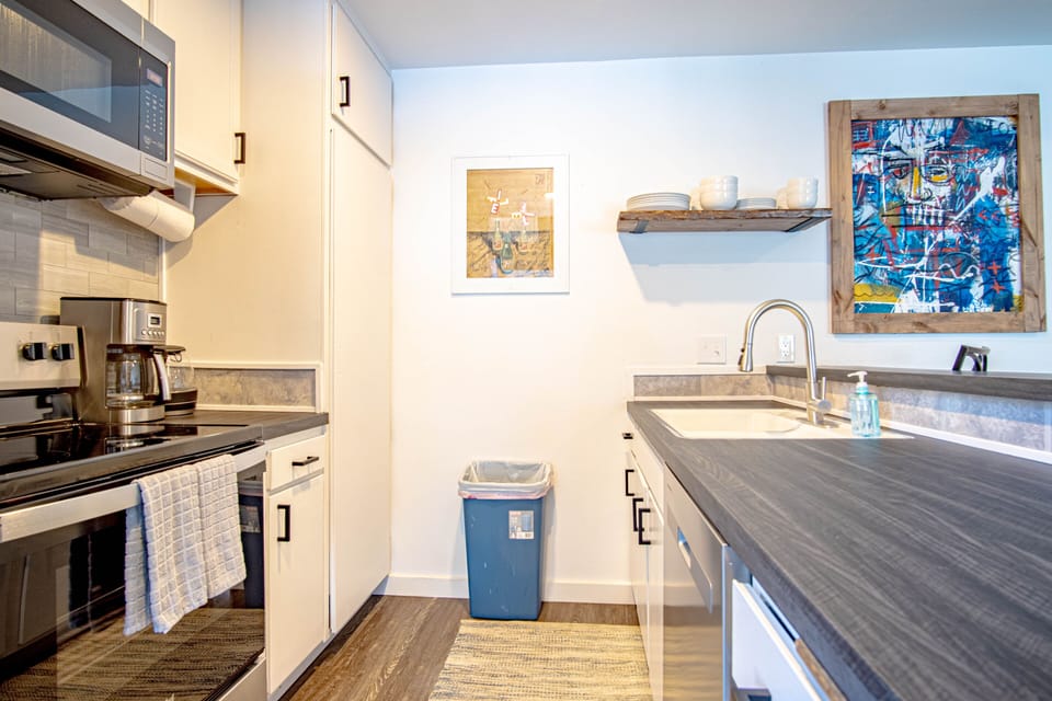 Condo, Multiple Beds, Fireplace, Mountain View (Sun Valley Condo 118) | Private kitchen | Dining tables