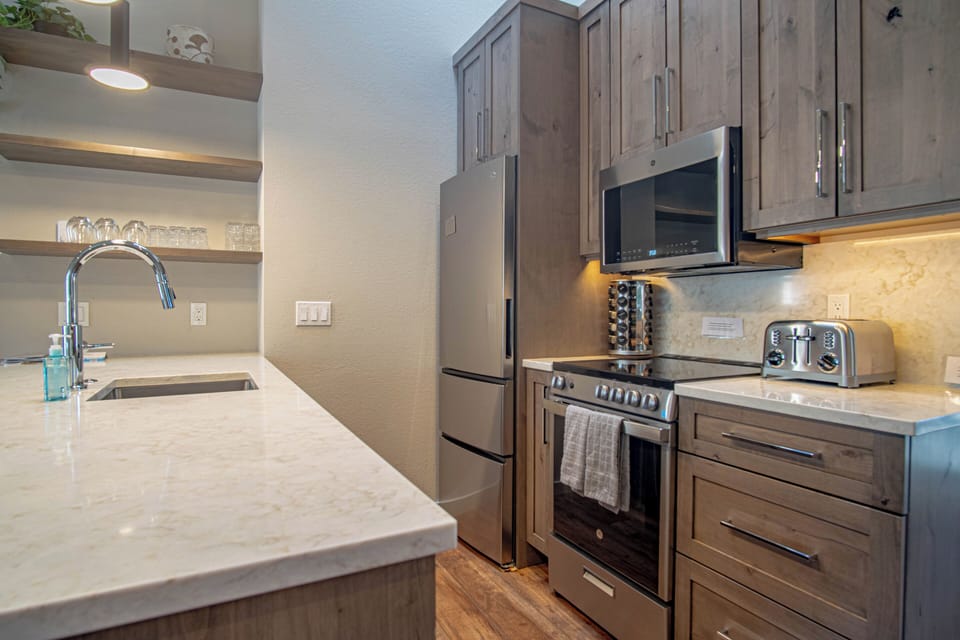 Condo, Multiple Beds, Balcony, Mountain View (Stonehenge Condo #5) | Private kitchen | Dining tables
