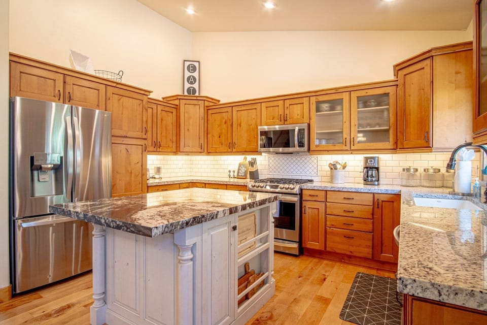House, Multiple Beds, Patio, Mountain View (Cranbrook Cottage) | Private kitchen | Dining tables