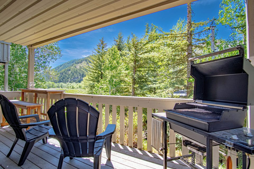 Condo, Multiple Beds, Fireplace, Mountain View (Sun Valley Condo 121) | Outdoor dining