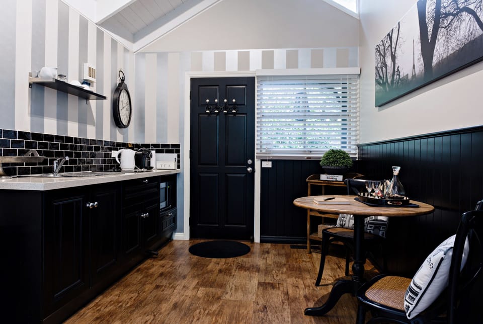 Fleur De Lis Cottage | Private kitchen | Microwave, coffee/tea maker, electric kettle, toaster
