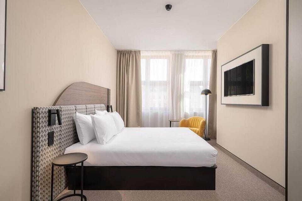 Premium Double Room, 1 King Bed | Desk, laptop workspace, free cribs/infant beds, rollaway beds