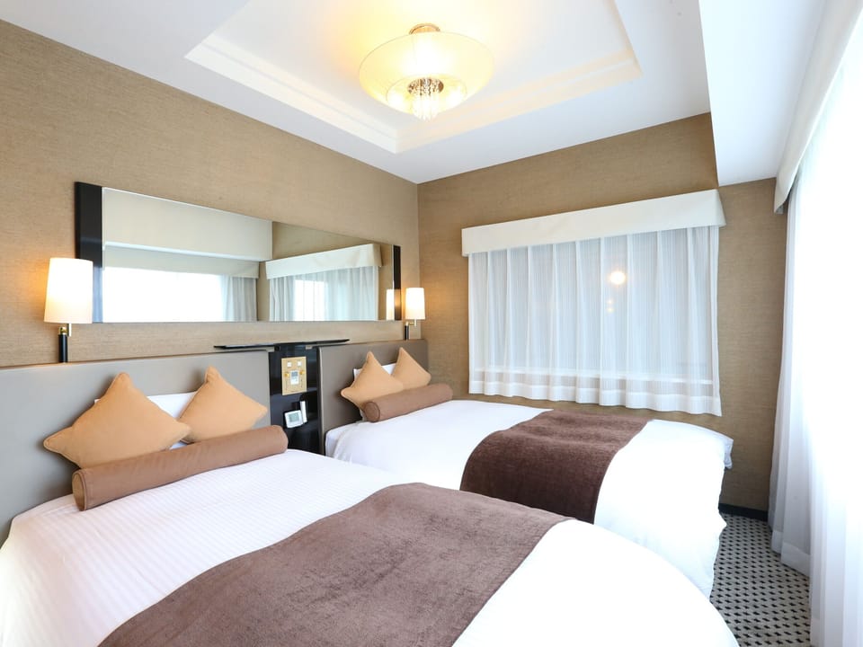 Deluxe Twin Room, Non Smoking | Down comforters, desk, free WiFi, bed sheets