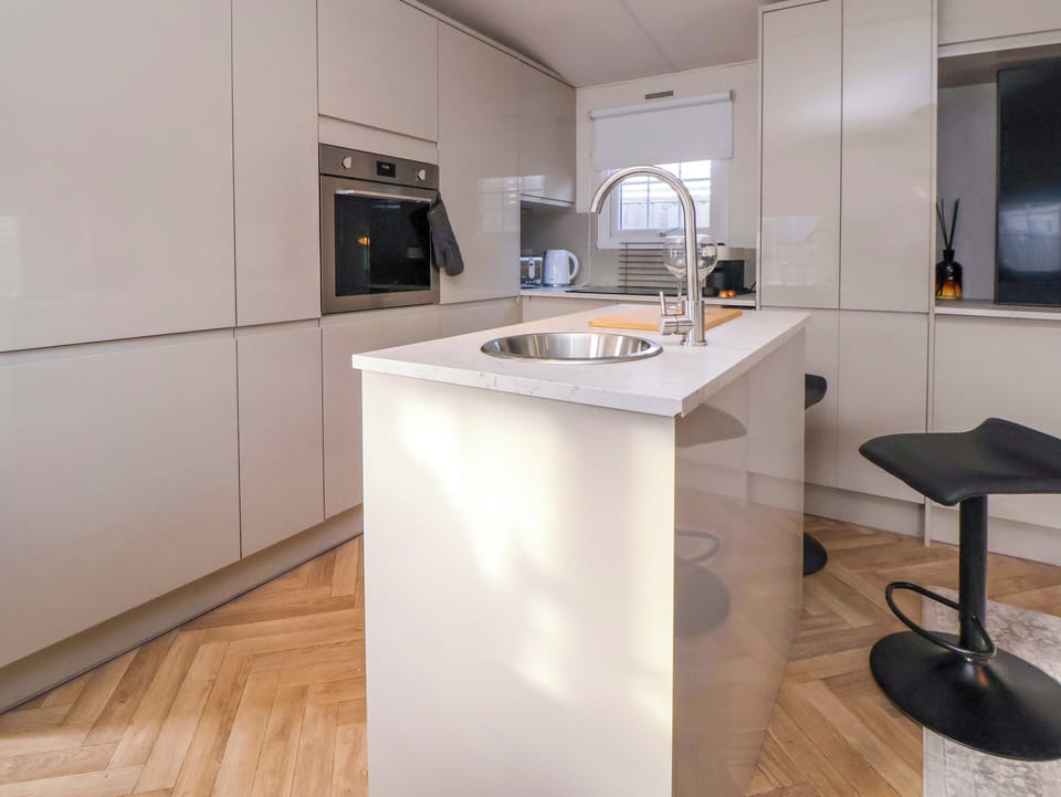 Dishwasher, cookware/dishes/utensils