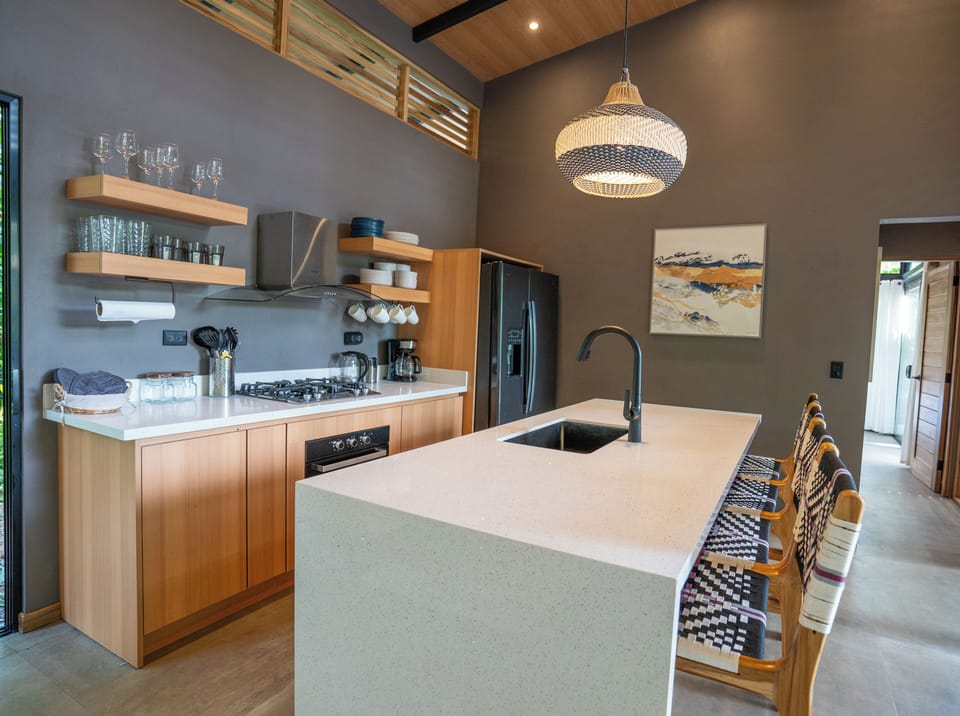 Comfort Cabin, 2 Bedrooms, Private Pool, Garden View | Private kitchen
