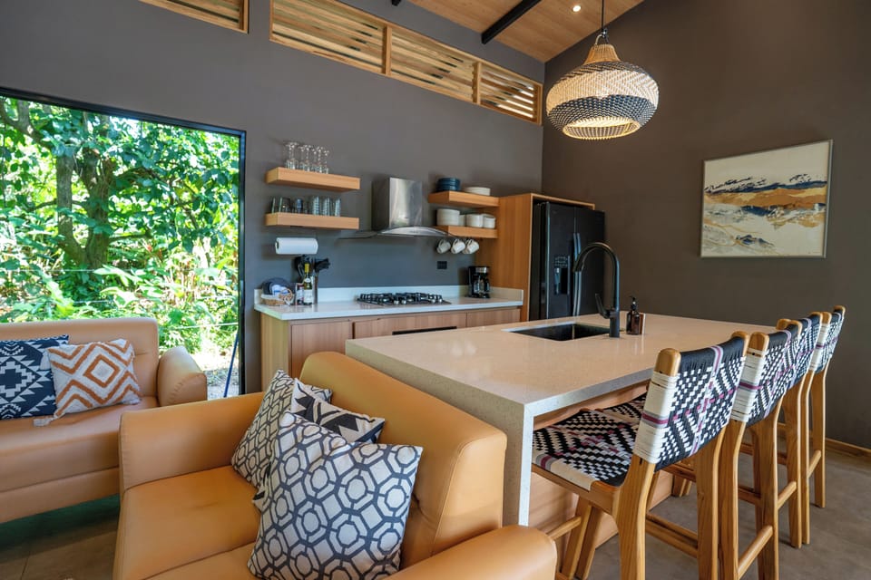 Comfort Cabin, 2 Bedrooms, Private Pool, Garden View | Living area