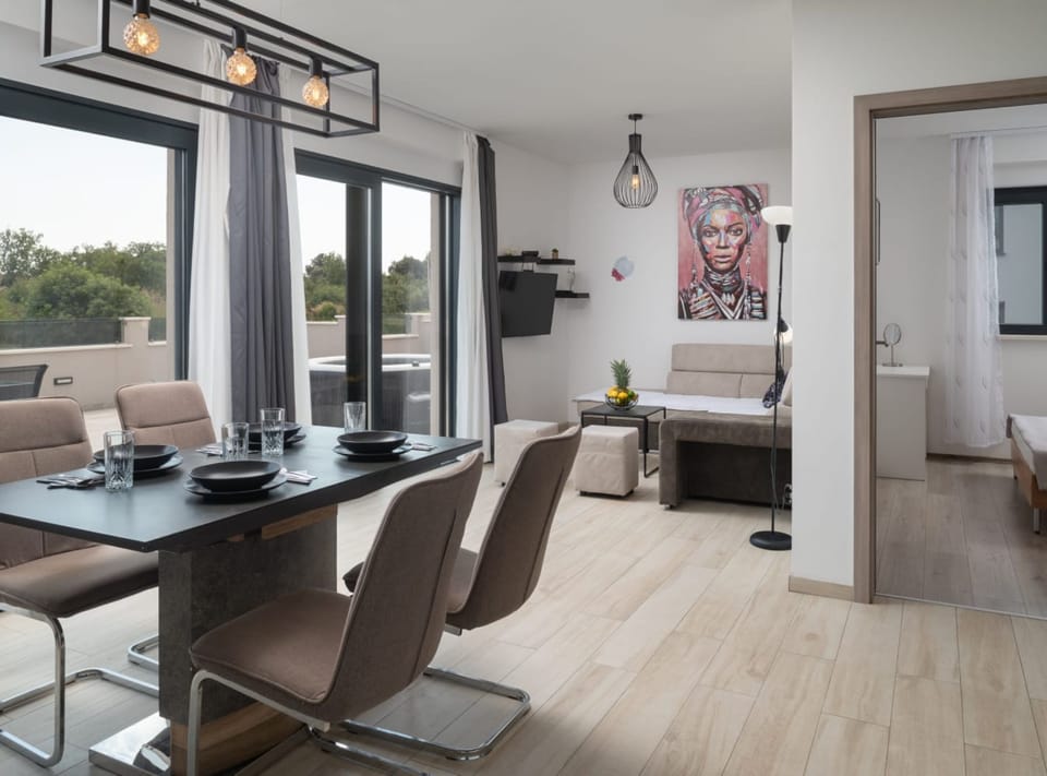Apartment (Apartment Infinity with Hot Tub) | Dining room