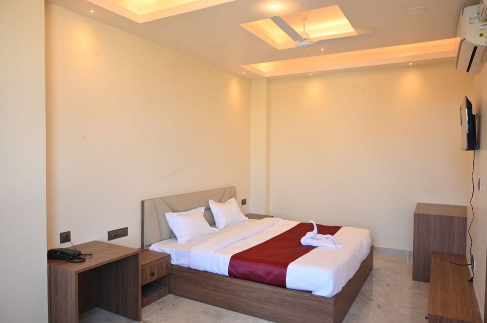 Deluxe Suite | Iron/ironing board, free WiFi