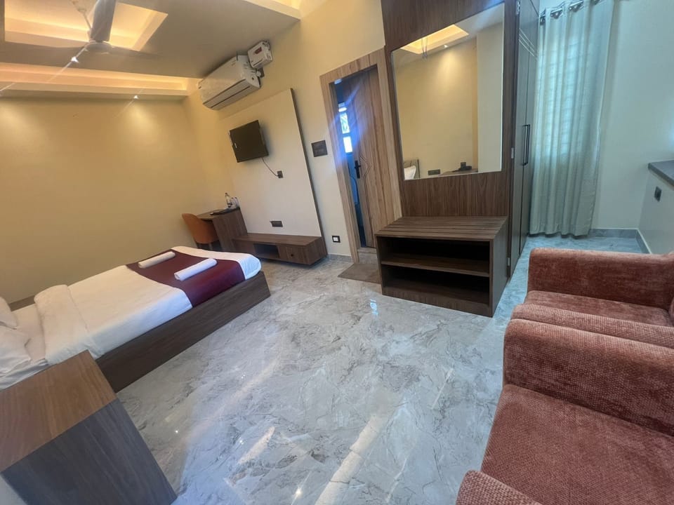 Economy Double or Twin Room | Iron/ironing board, free WiFi