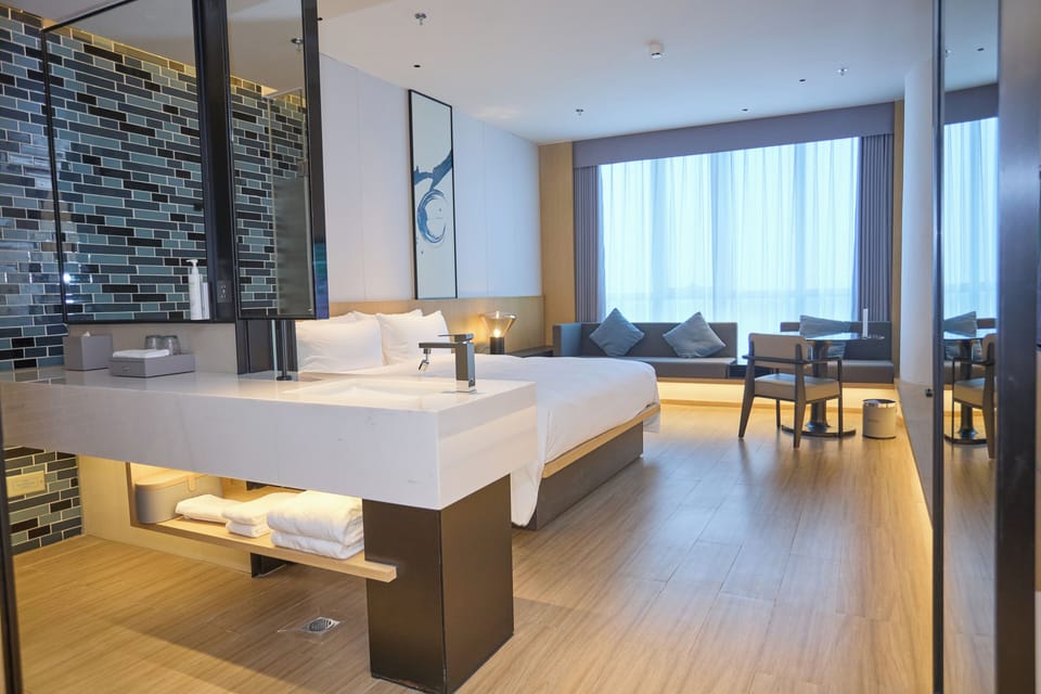 Standard Room, 1 King Bed, City View | Premium bedding, down comforters, blackout drapes, soundproofing