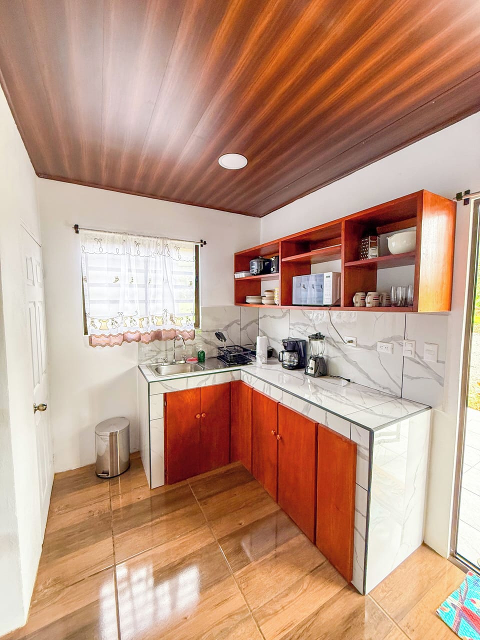 Bark # 2 | Private kitchen | Fridge, microwave, stovetop, coffee/tea maker
