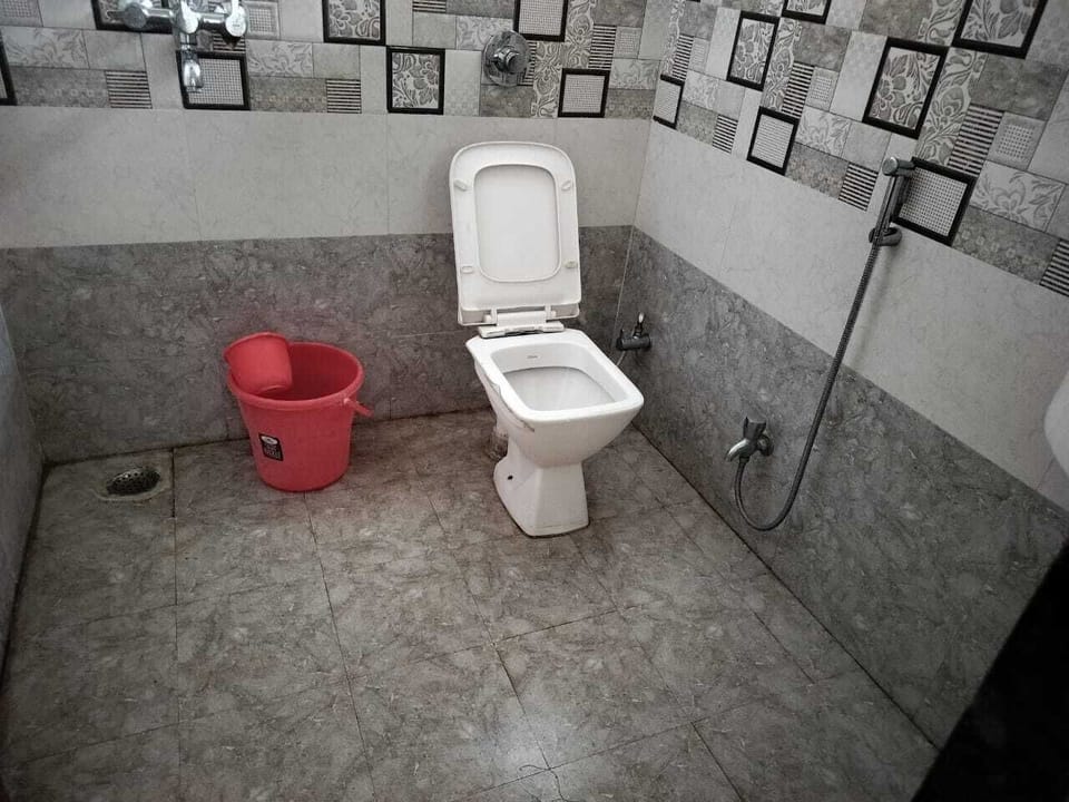 Shower, bathrobes, slippers, bidet