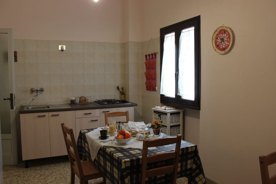 Double Room (External Private Bathroom) | Private kitchen | Fridge, stovetop