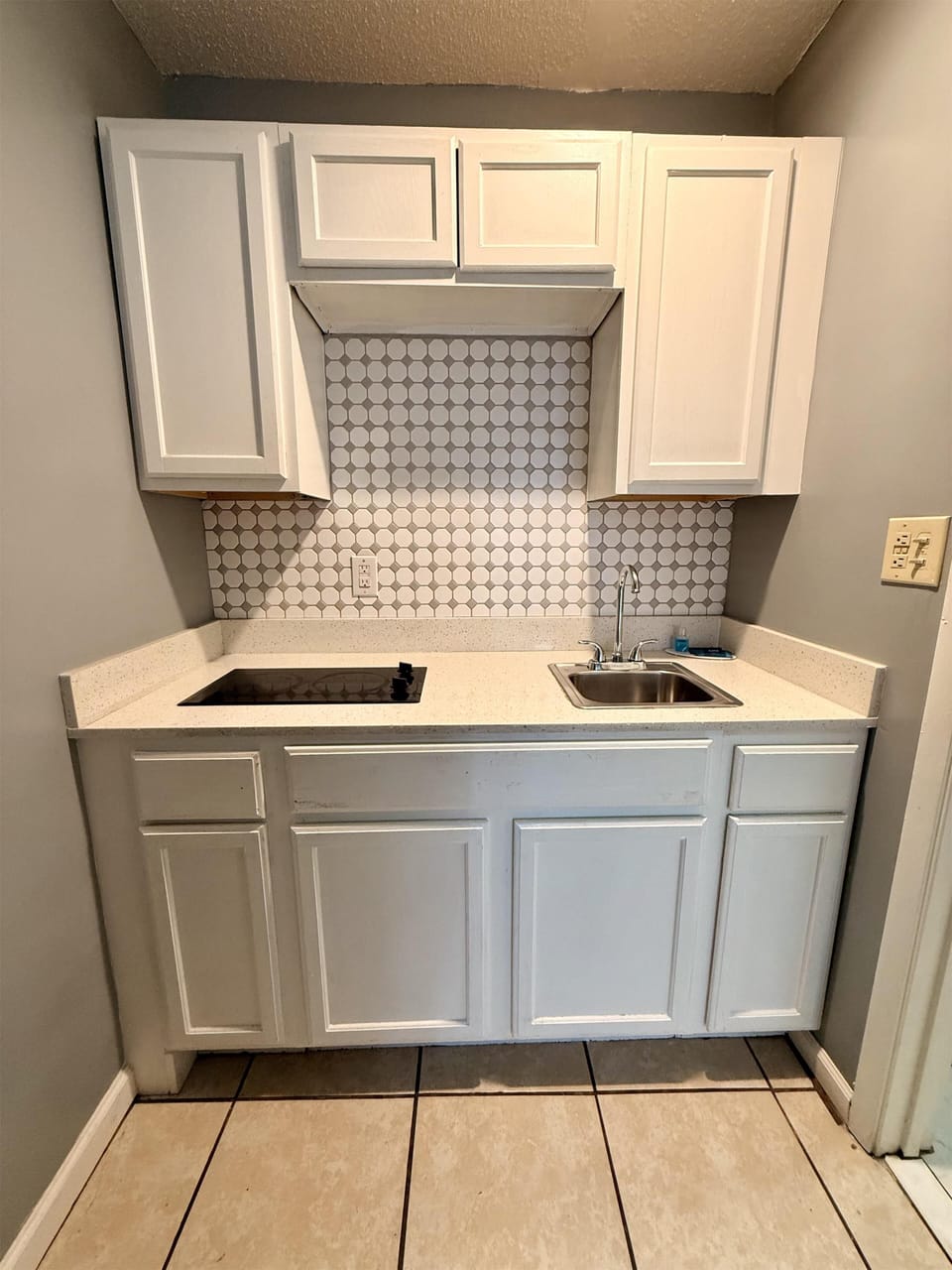 Full-size fridge, microwave, coffee/tea maker