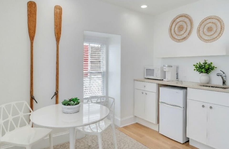Luxury Suite, Ocean View | Private kitchenette | Mini-fridge, microwave, cookware/dishes/utensils