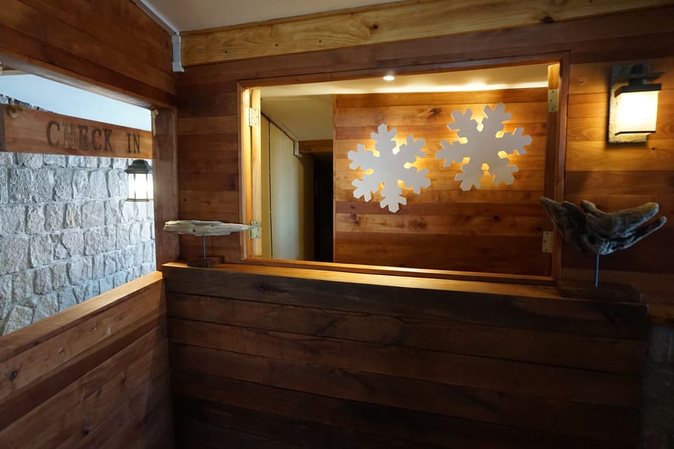 Check-in/check-out kiosk