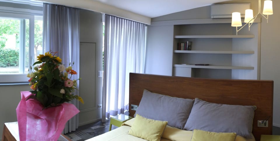 Down comforters, minibar, in-room safe, desk