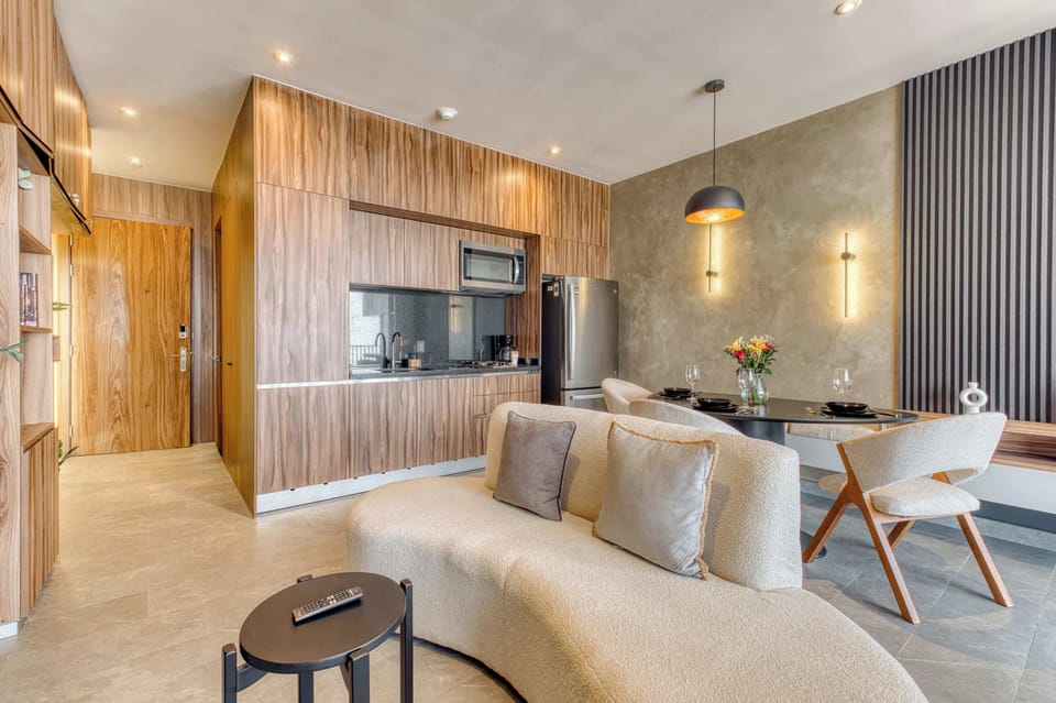 Studio, 1 Queen Bed, Kitchen, City View (Be Grand Reforma 3605) | Living area