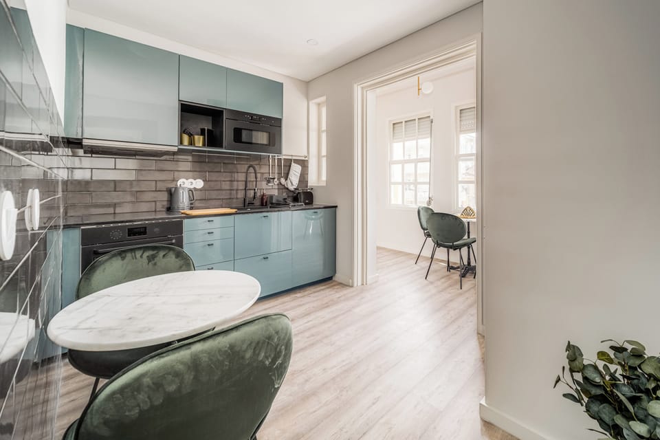 Classic Apartment, City View | Private kitchen | Fridge, microwave, oven, stovetop