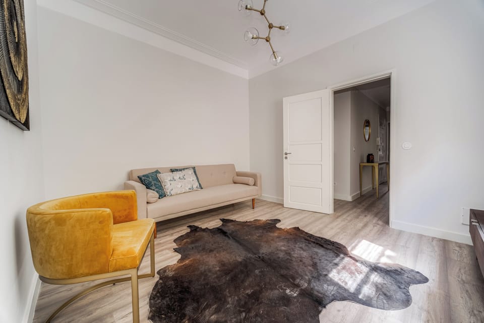 Classic Apartment, City View | Living area