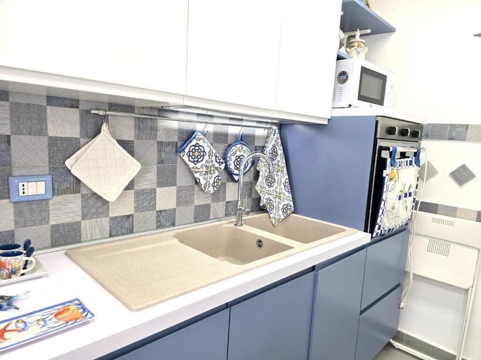 City Duplex, Partial Sea View | Private kitchen | Fridge, microwave, oven, stovetop
