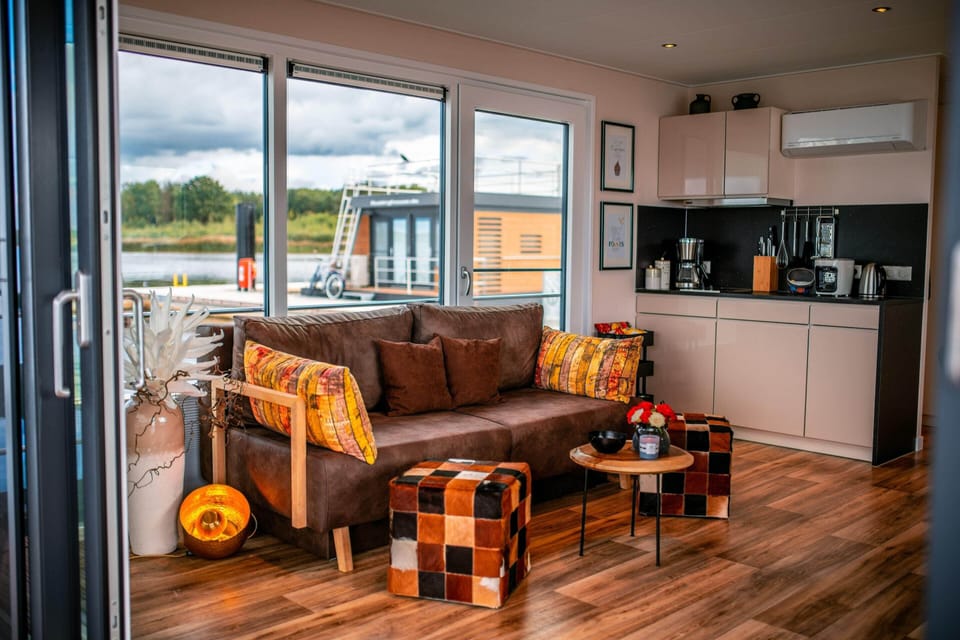 Mobile Home | Living room