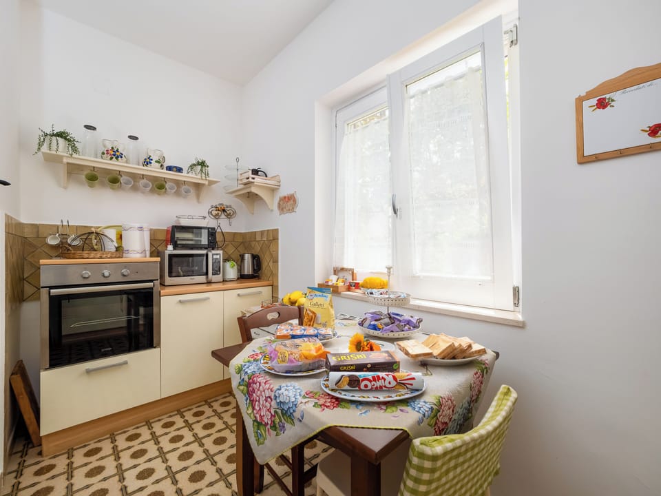 Romantic Villa, Mountain View | Private kitchen | Fridge, microwave, oven, stovetop