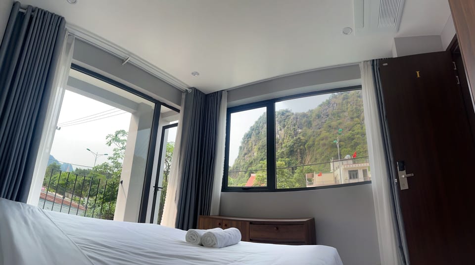 King Room with Mountain View | Blackout drapes, soundproofing, iron/ironing board, free WiFi