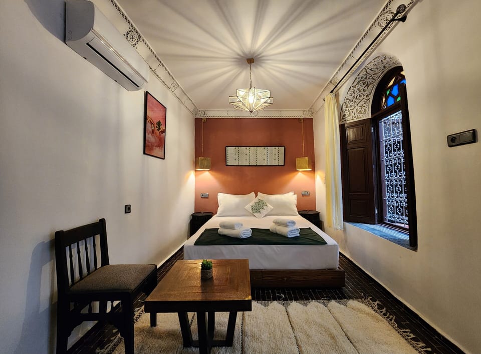 Design Double Room, Patio (Suite with Private Bathroom) | WiFi (free), bed sheets