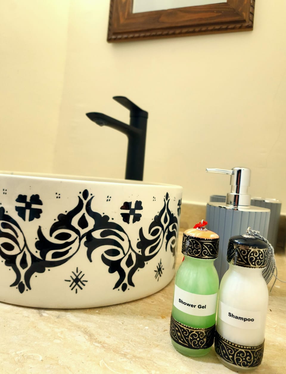 Exclusive Double Room (Suite with Private Bathroom) | Bathroom | Shower, free toiletries, towels, soap