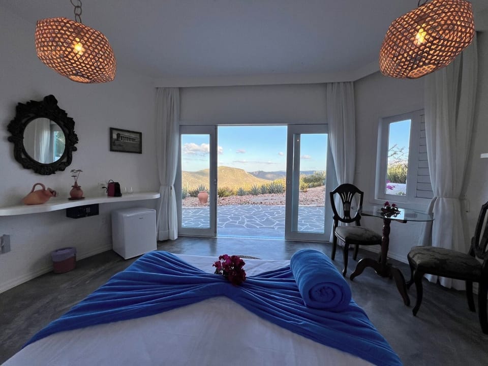 Standard Suite, Mountain View | Premium bedding, in-room safe, blackout drapes, WiFi (free)