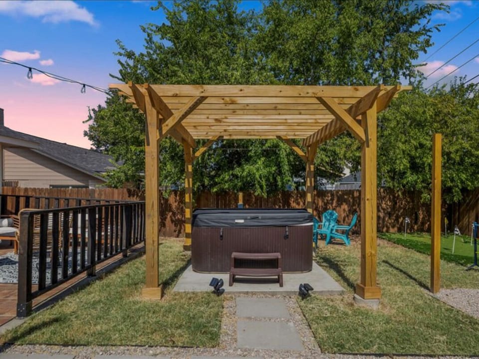 Superior House, 4 Bedrooms, Private Pool | Outdoor spa tub
